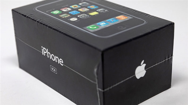 乔布斯亲手打造！未开封的初代iPhone最终拍卖：成交价约合26万元