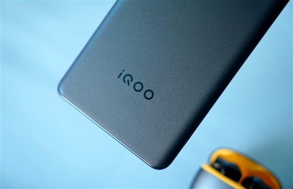 天玑9000+加持！新一代游戏利器iQOO Neo 7开箱图赏