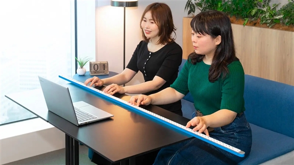 谷歌日本造了个1.65米单排键盘：用起来像打麻将