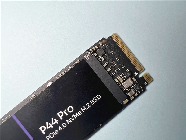 原厂176层3D NAND速度可达7GB！Solidigm P44 Pro 1TB SSD图赏