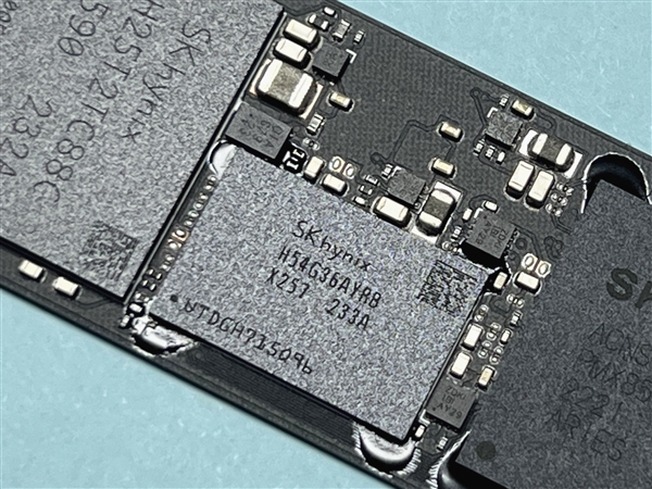 原厂176层3D NAND速度可达7GB！Solidigm P44 Pro 1TB SSD图赏