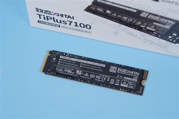 峰值7GB/s！长江存储新致态TiPlus7100 SSD 2TB图赏