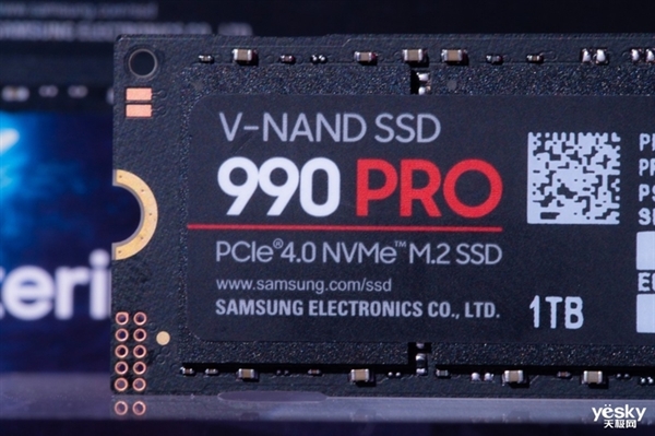 PCIe 4.0速度创新高 三星990 PRO 1TB版本上手