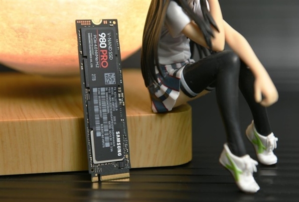SSD比机械硬盘便宜了？