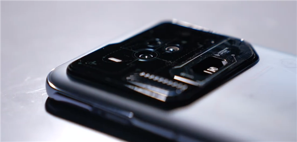 黑鲨推出极寒主动制冷系统：把“空调”安装在手机上