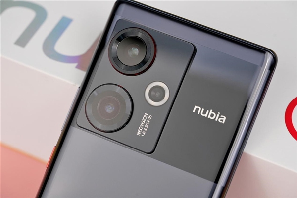 二代骁龙8只要2999元！nubia Z50图赏：一体双曲影像旗舰