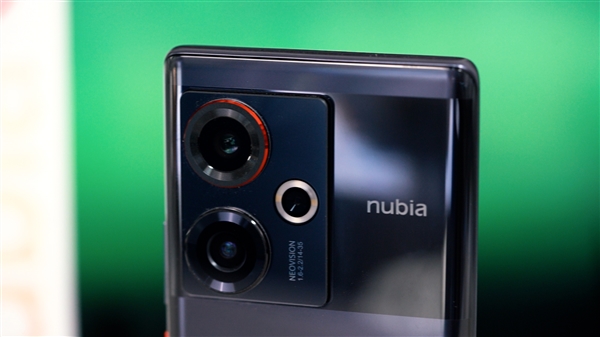 35mm镜头别具一格！努比亚Z50视频评测：小白也能瞬间变摄影大师