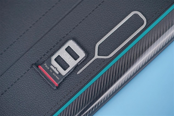 Redmi K60冠军版图赏：素皮+碳纤维质感绝了