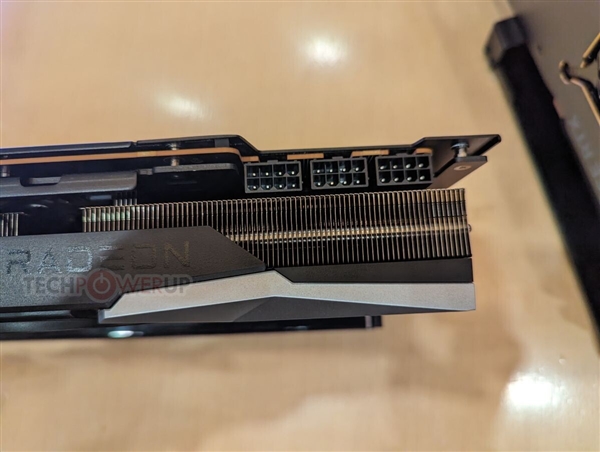 谁说微星不做AMD显卡了！RX 7900终于亮相 只是有点敷衍