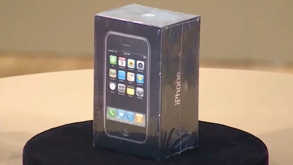 乔布斯打造 一部新未拆封初代iPhone拍卖：预计成交价超5万美元