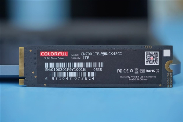 国产主控闪存、满血PCIe 4.0！七彩虹战戟CN700 1TB SSD图赏