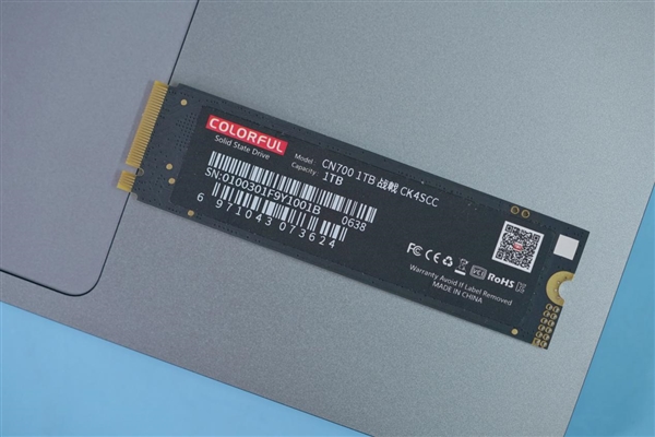 国产主控闪存、满血PCIe 4.0！七彩虹战戟CN700 1TB SSD图赏