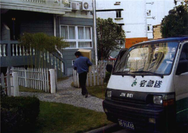 中国快递卷了15年：死死困住了一个50岁的老快递员