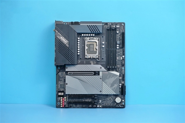 短命的12代酷睿平台：Intel Z690、B660主板闪电停产