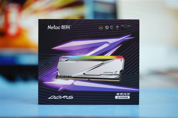 狂飙8000MHz！朗科Z RGB DDR5-8000 16GB电镀银内存图赏