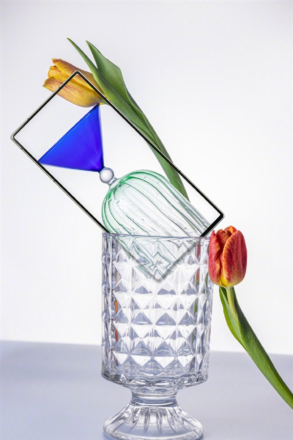 正面颜值堪称完美！努比亚Z50 Ultra真机亮相