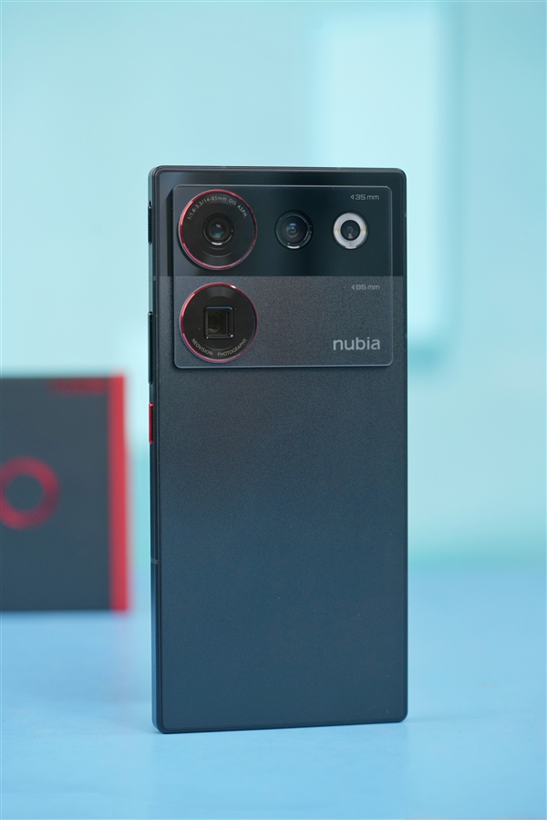 第四代屏下摄像完美屏！努比亚Z50 Ultra图赏