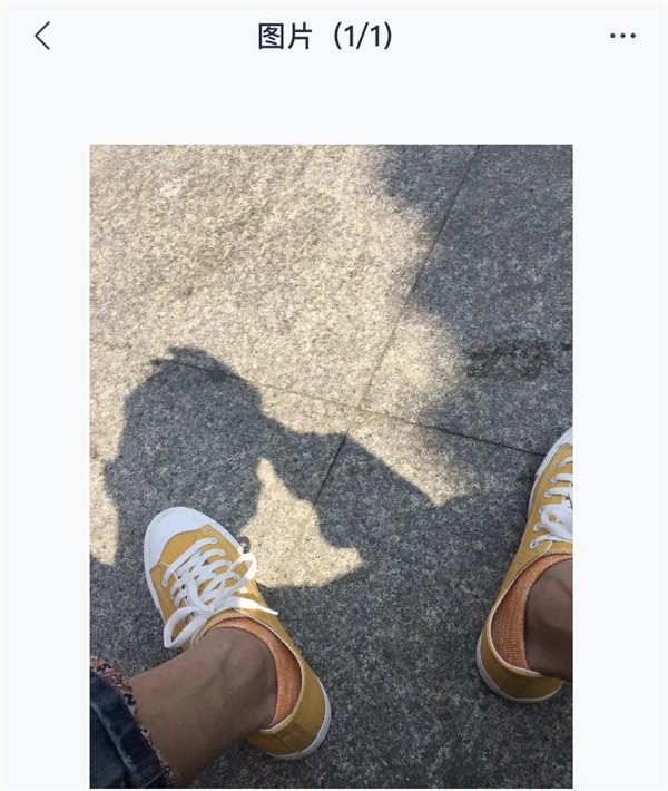 站着喝酒的孔乙己：就像写字楼里的年轻人