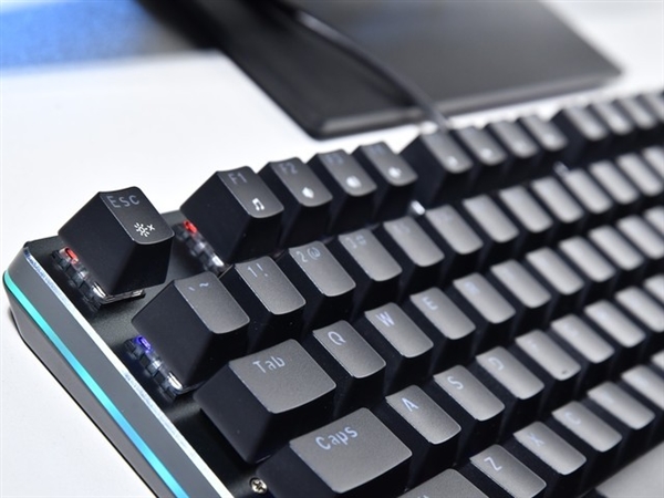 三大材质的键帽终于知道怎么选了！PBT之上“天外有天”