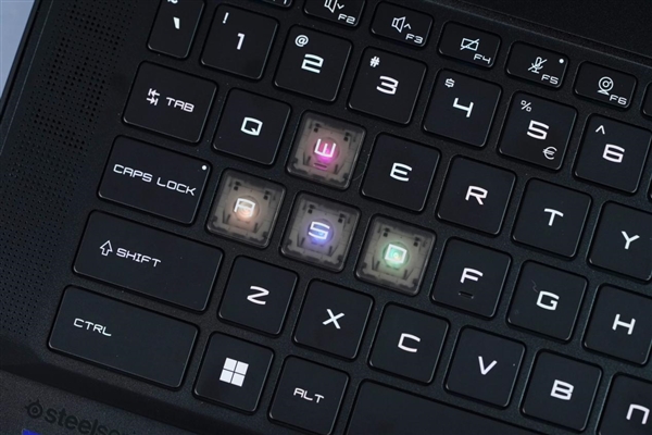 全景灯效无敌！微星泰坦GE78 HX笔记本图赏