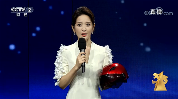 央视3·15晚会第三弹：电动车安全头盔不安全 成戴在头上的“刀片”