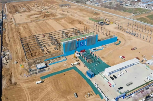 洛阳一产业园项目只有钢架就庆祝封顶 官方回应：行业惯例