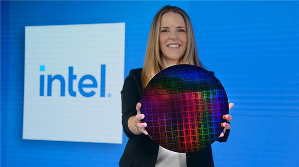 Intel首秀第五代至强CPU：60+核心？性能极高！