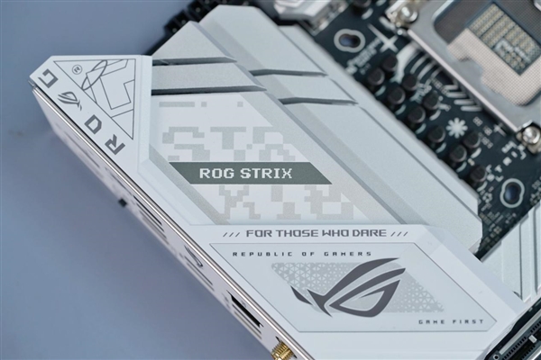 DDR5-7800！华硕ROG STRIX B760-G GAMING WIFI小吹雪主板图赏