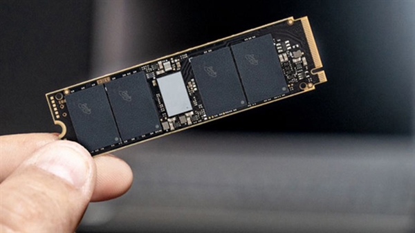 机械硬盘透心凉！SSD一路狂飙 2028年可达4.72亿块