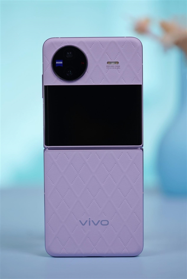 3英寸最大外屏！小折叠vivo X Flip图赏