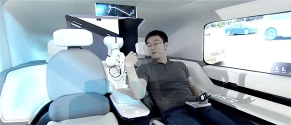 滴滴发布自动驾驶概念车：内置机械臂可端茶倒水
