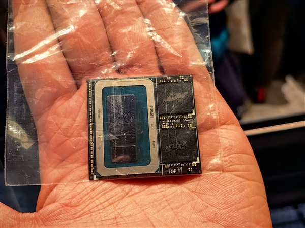 华硕发布灵耀X Ultra顶级轻薄本：CPU内存合体、16.9mm硬塞RTX4080