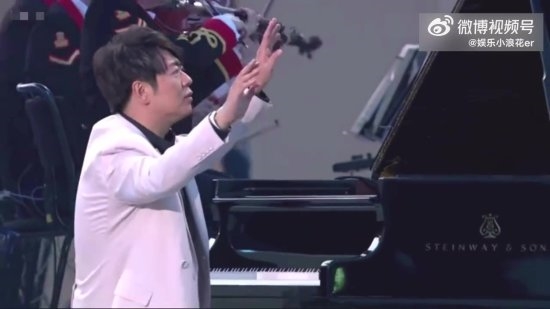 阿汤哥开战机为英国王送祝福：你可以当我的僚机