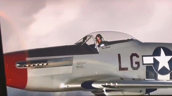 阿汤哥开战机为英国王送祝福：你可以当我的僚机