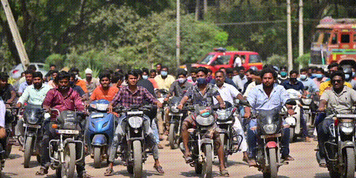 为了把钱花出去 印度网红请全城人免费加油一天