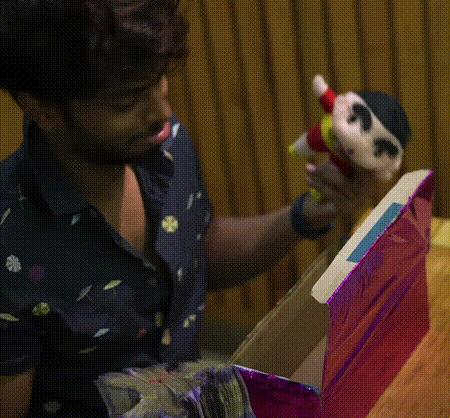 为了把钱花出去 印度网红请全城人免费加油一天