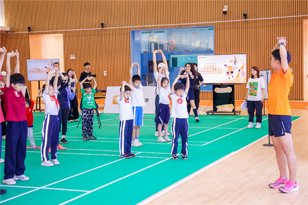 在华为运动健康媒体家庭运动会上遇到奥运冠军：体验AI体能测试的魅力