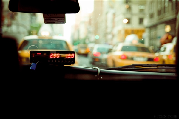 女子打网约车被出租车司机拦下！锦州官方通报：两车都被罚