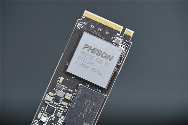 14.3GB/s！PCIe 5.0 SSD第一次满血了 但是必须水冷？