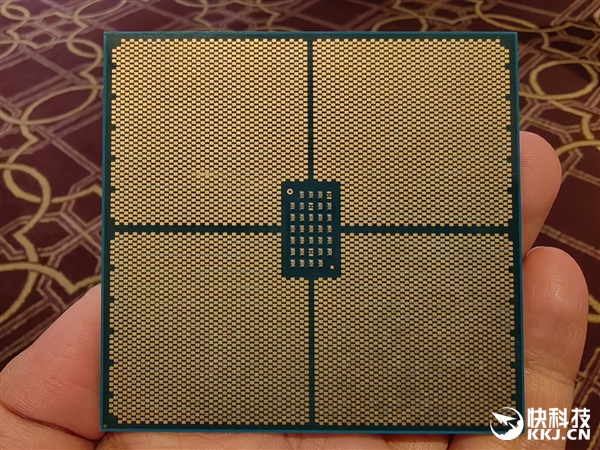 128核心256线程谁敢一战！AMD正式发布Zen4c EPYC：竞品没发布就输了