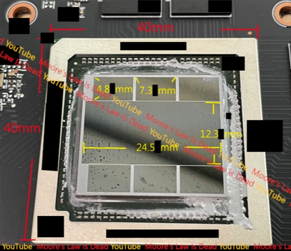 AMD RX 7800被逼急了！硬塞进去个“大胖子”