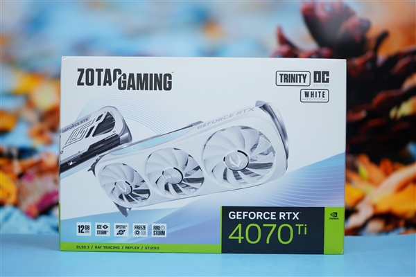 梦幻纯白机身！索泰RTX 4070 Ti TRINITY OC月白图赏