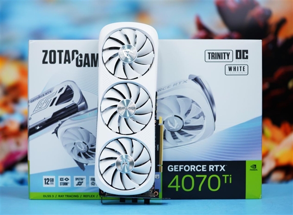 梦幻纯白机身！索泰RTX 4070 Ti TRINITY OC月白图赏