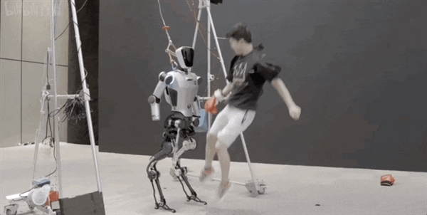 比亚迪投资华为天才少年！最新产品试水工厂拧螺丝