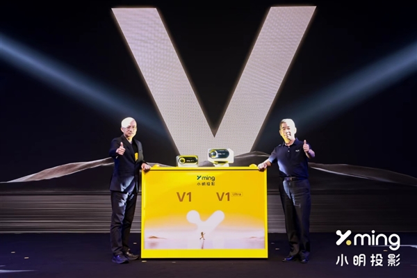 LCD投影仪天花板 小明投影全球首发单片4K智能投影仪