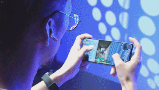 索尼做了个带手柄的屏幕 打算卖你1500块钱