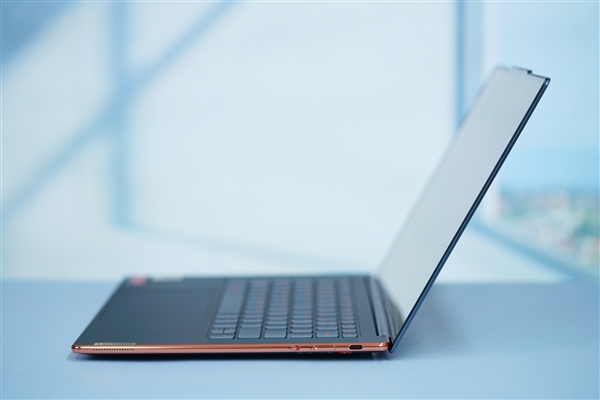 AMD定制R7 7840S加持！联想YOGA Air 14s图赏