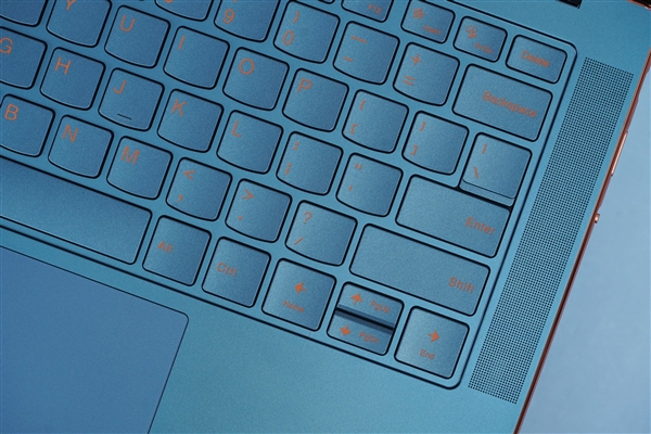 AMD定制R7 7840S加持！联想YOGA Air 14s图赏