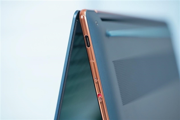 AMD定制R7 7840S加持！联想YOGA Air 14s图赏