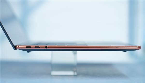 AMD定制R7 7840S加持！联想YOGA Air 14s图赏
